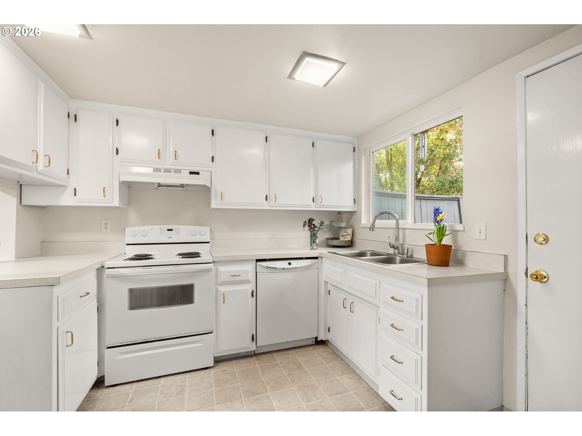 1500 Norkenzie Road, Unit 4 Eugene, OR 97401 - Photo 13 of 44 Kitchen