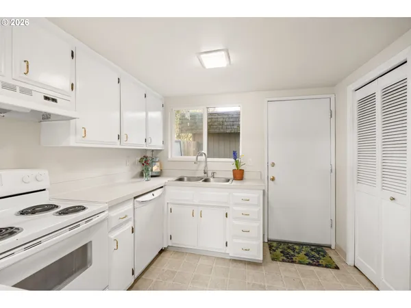 $309,900 | 1500 Norkenzie Road, Unit 4, Eugene, OR 97401