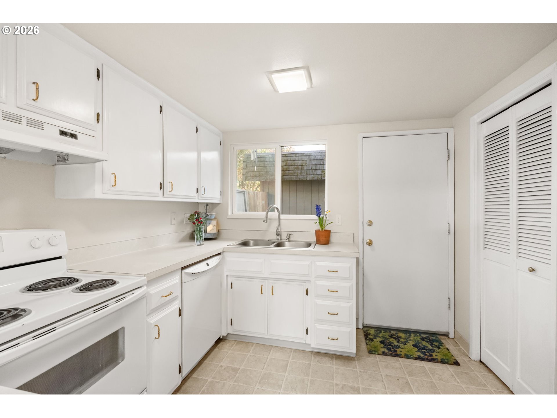 1500 Norkenzie Road, Unit 4 Eugene, OR 97401 - Photo 14 of 44 Kitchen