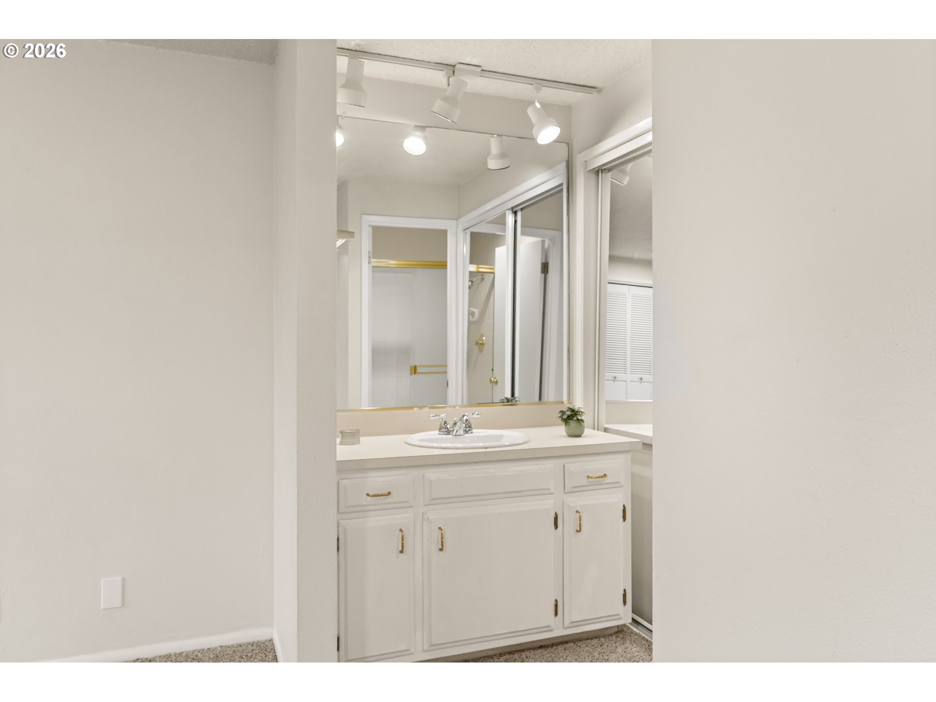 1500 Norkenzie Road, Unit 4 Eugene, OR 97401 - Photo 23 of 44 Attached Bathroom #1