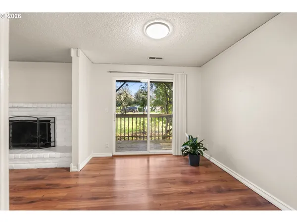 $309,900 | 1500 Norkenzie Road, Unit 4, Eugene, OR 97401