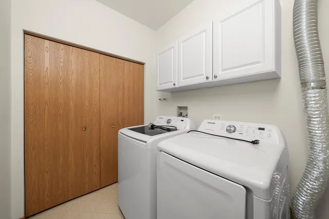 $395,000 | 3349 Rosecroft Lane, Naperville, IL 60564