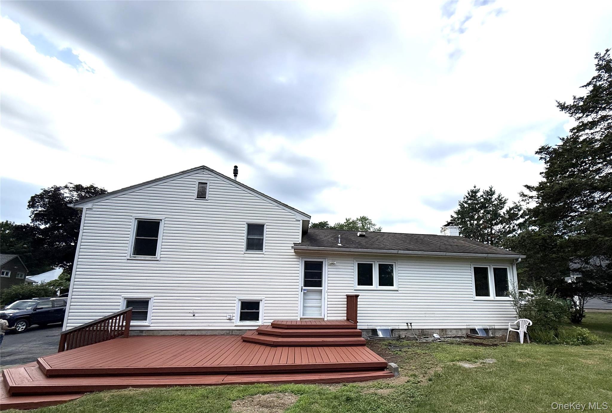 36 Greenvale Farms Road Poughkeepsie, NY 12603 - Photo 3 of 18