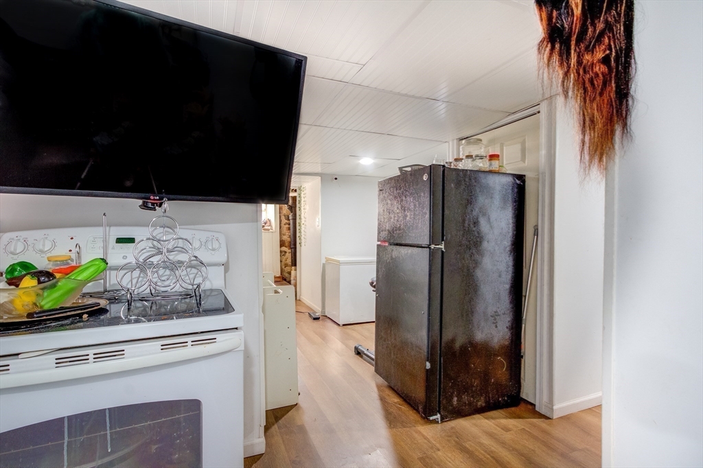 546 Snell Street Fall River, MA 02721 - Photo 17 of 27