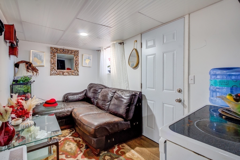 546 Snell Street Fall River, MA 02721 - Photo 18 of 27