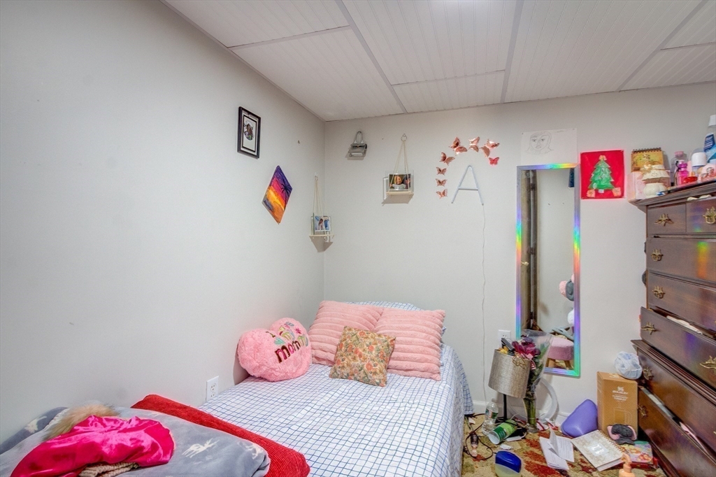 546 Snell Street Fall River, MA 02721 - Photo 20 of 27