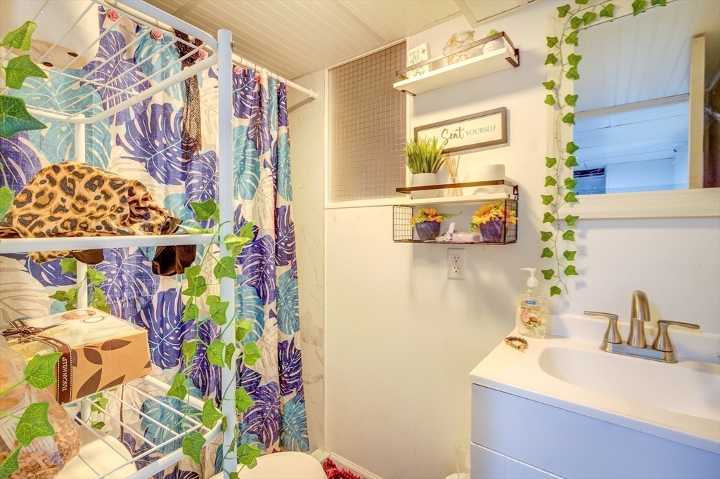 546 Snell Street Fall River, MA 02721 - Photo 21 of 27