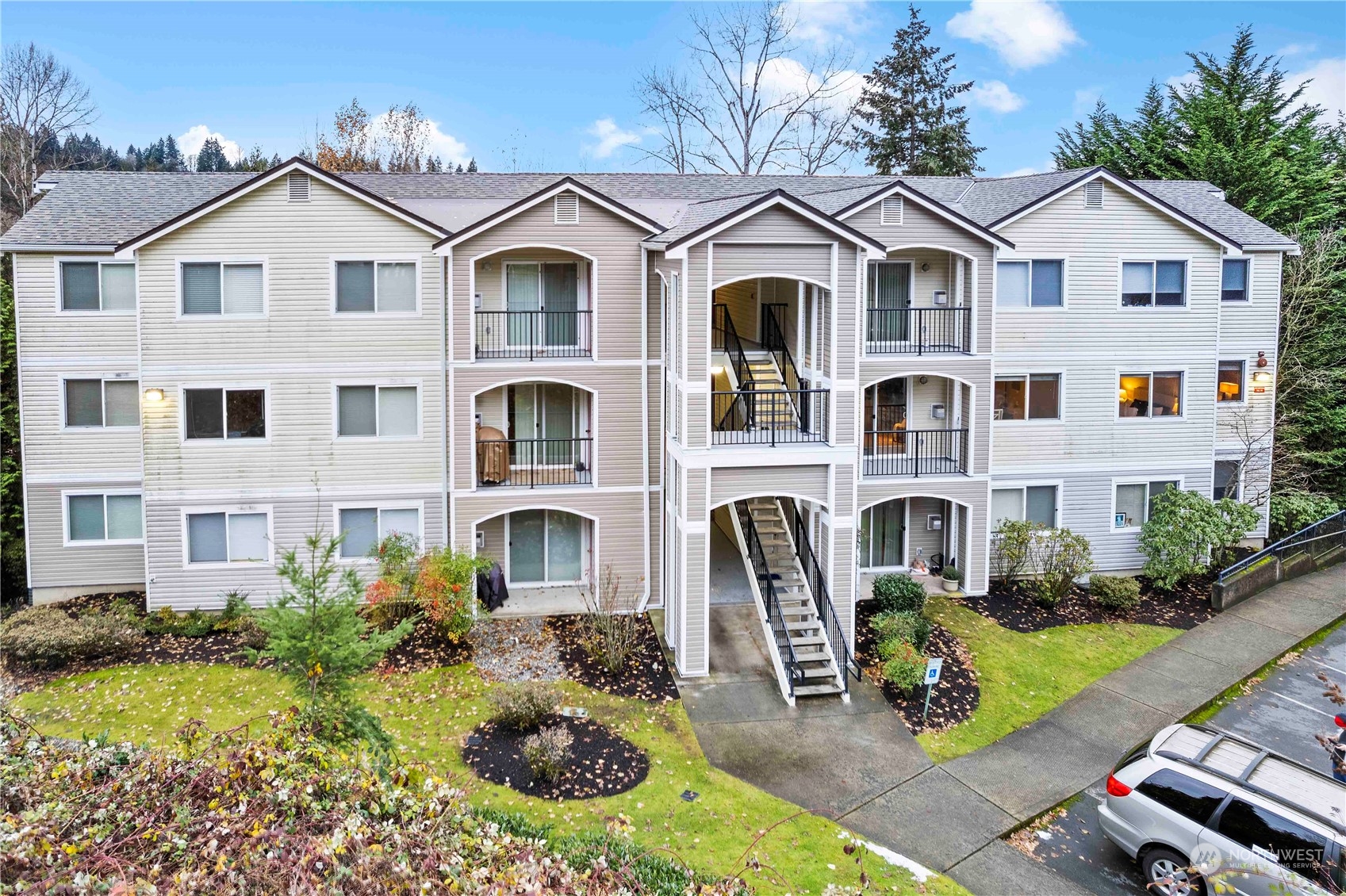 10709 Valley View Road, Unit B302 Bothell, WA 98011 - Photo 2 of 20 a front view of a house with garden