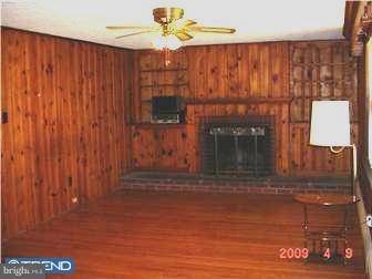 1490 Old York Road Warminster, PA 18974 - Photo 8 of 12 Living Room