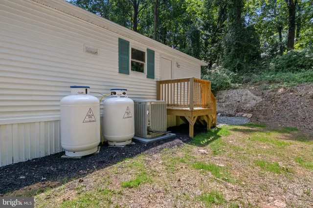 a view of a small house with backyard