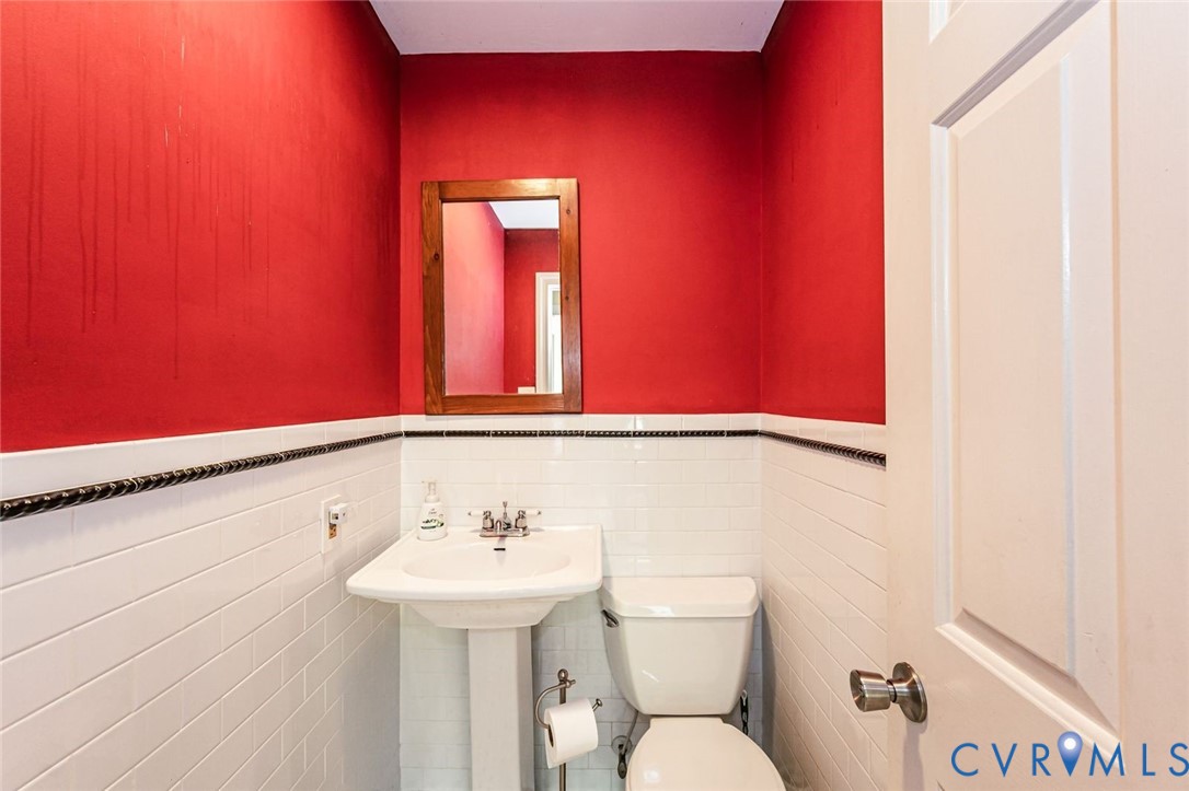 7300 Old Roxbury Road Quinton, VA 23141 - Photo 38 of 89 Pedestal sink with dual-handle faucet, toilet, woo
