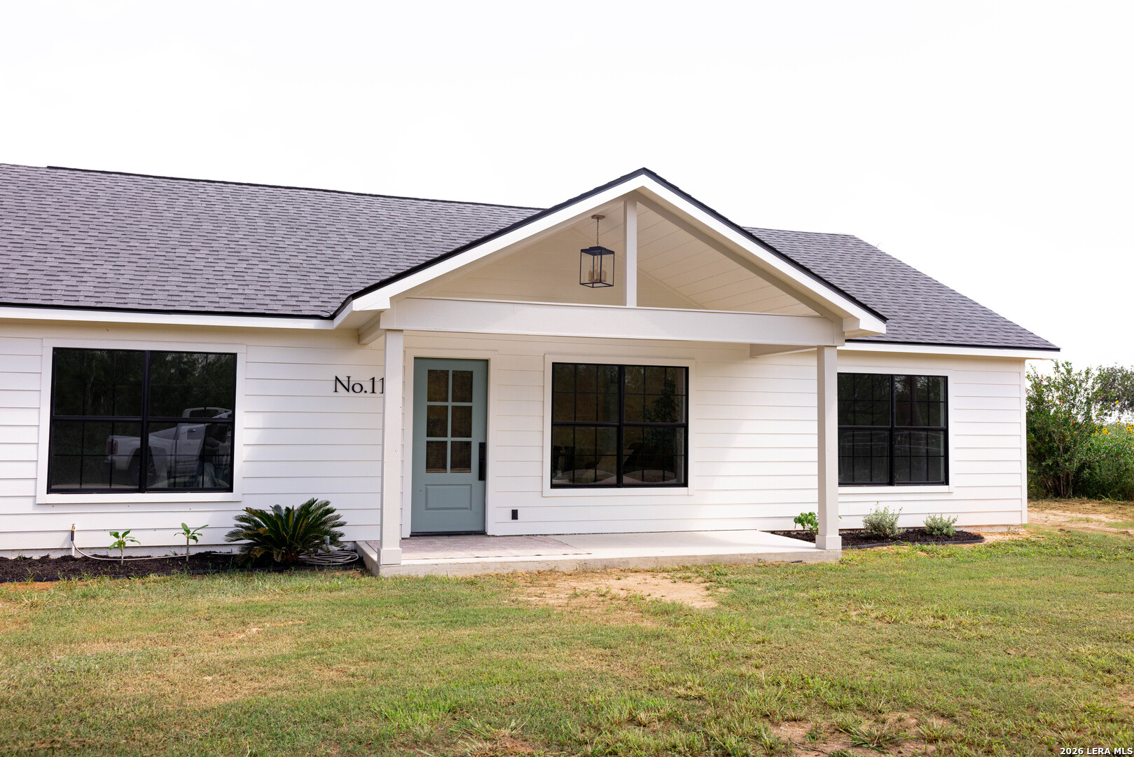 117 Cemetery Road Charlotte, TX 78011 - Photo 4 of 24
