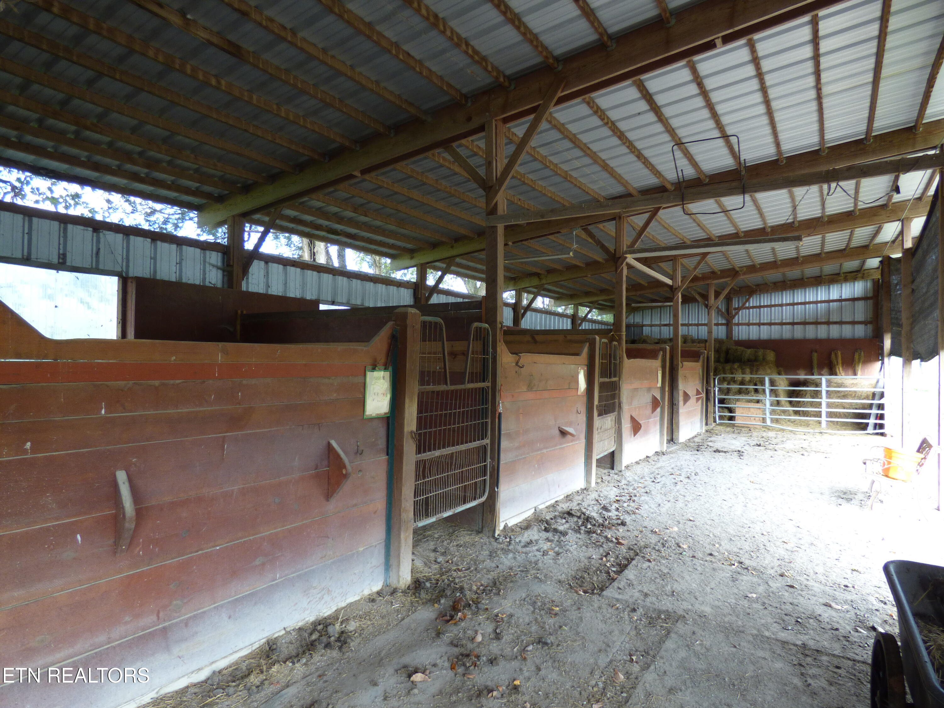 10845 Richland Road Mascot, TN 37806 - Photo 19 of 43 Stalls