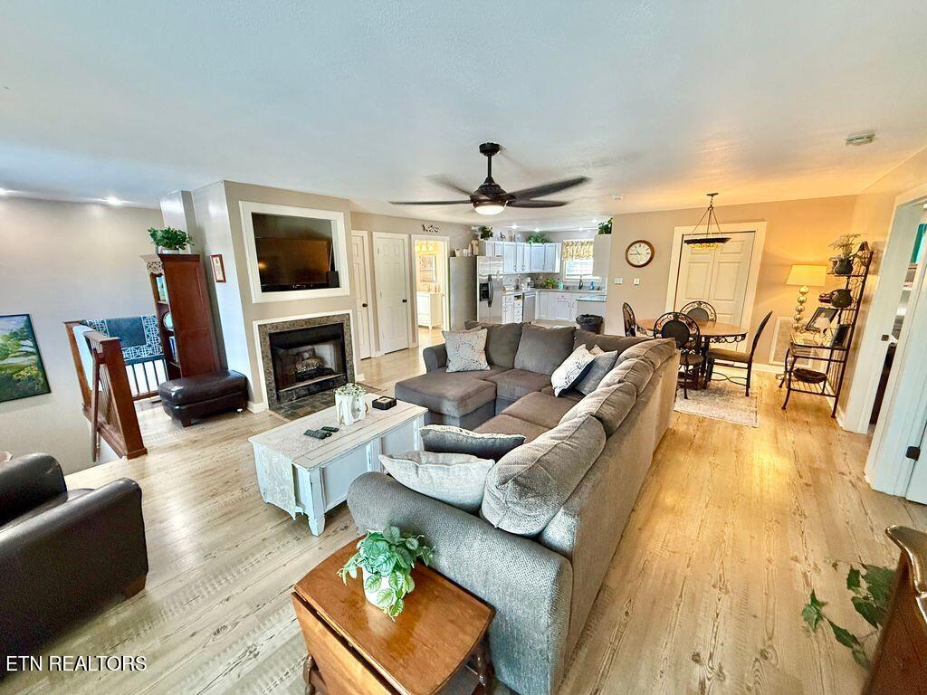 10845 Richland Road Mascot, TN 37806 - Photo 2 of 43 Living room