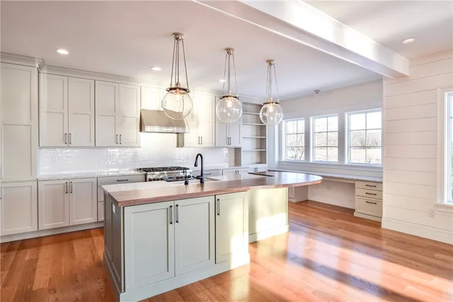 $2,429,500 | 1 Amore Lane, East Greenwich, RI 02818
