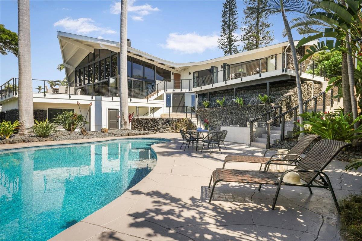 77-404 Pelenike Drive Kailua-Kona, HI 96740 - Photo 20 of 27 a view of a building with garden