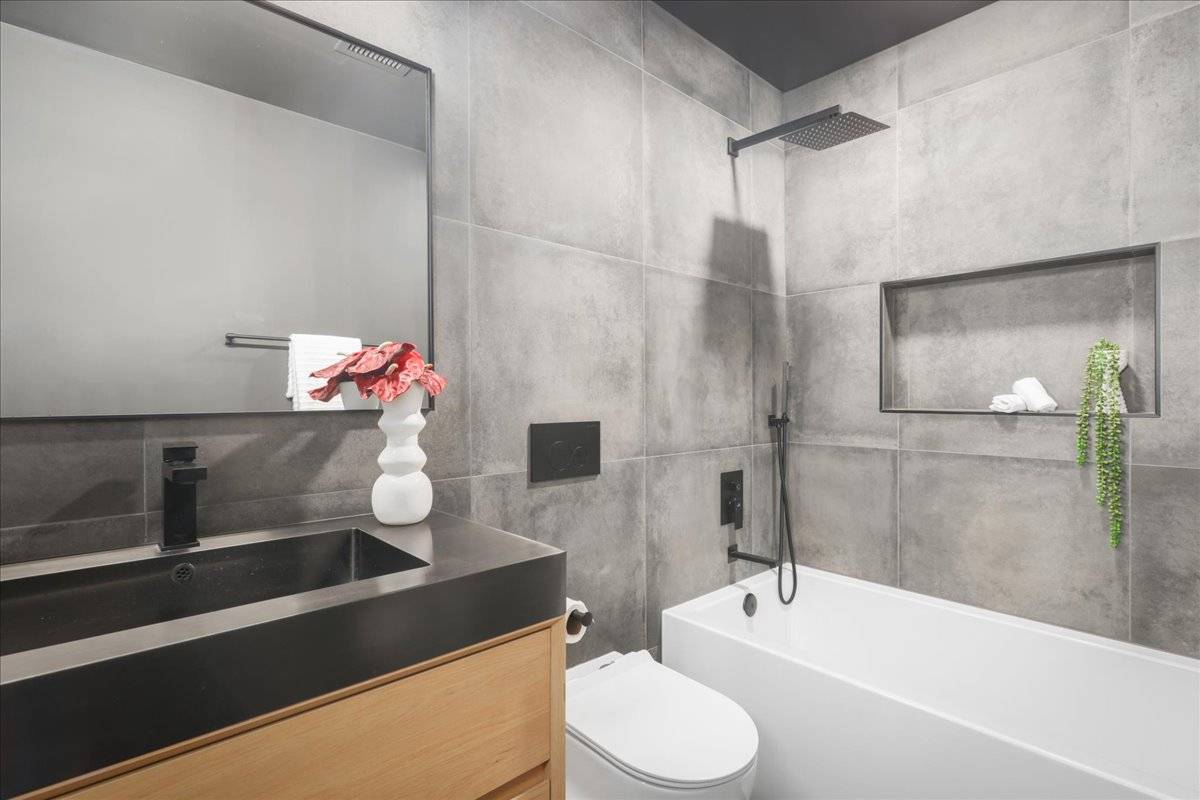 77-404 Pelenike Drive Kailua-Kona, HI 96740 - Photo 24 of 27 a bathroom with a sink a toilet and shower