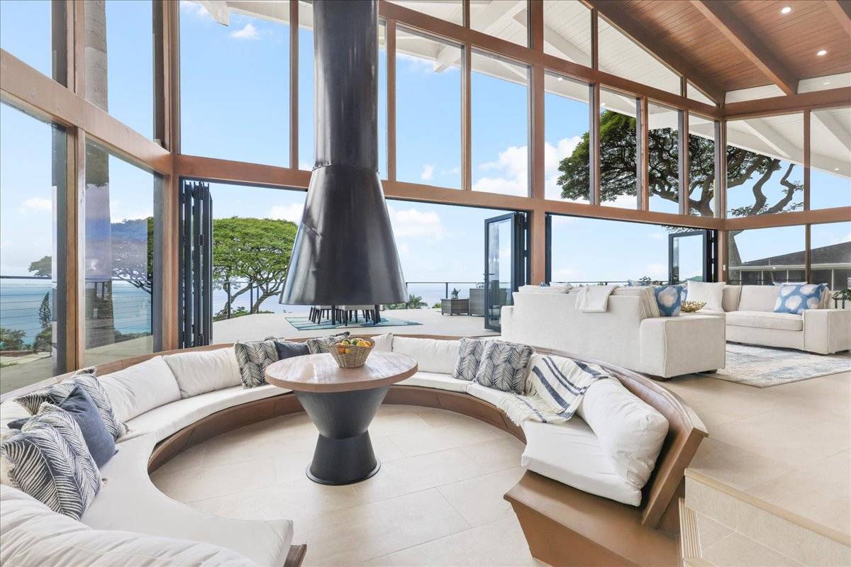 77-404 Pelenike Drive Kailua-Kona, HI 96740 - Photo 6 of 27 a living room with patio furniture and a large window