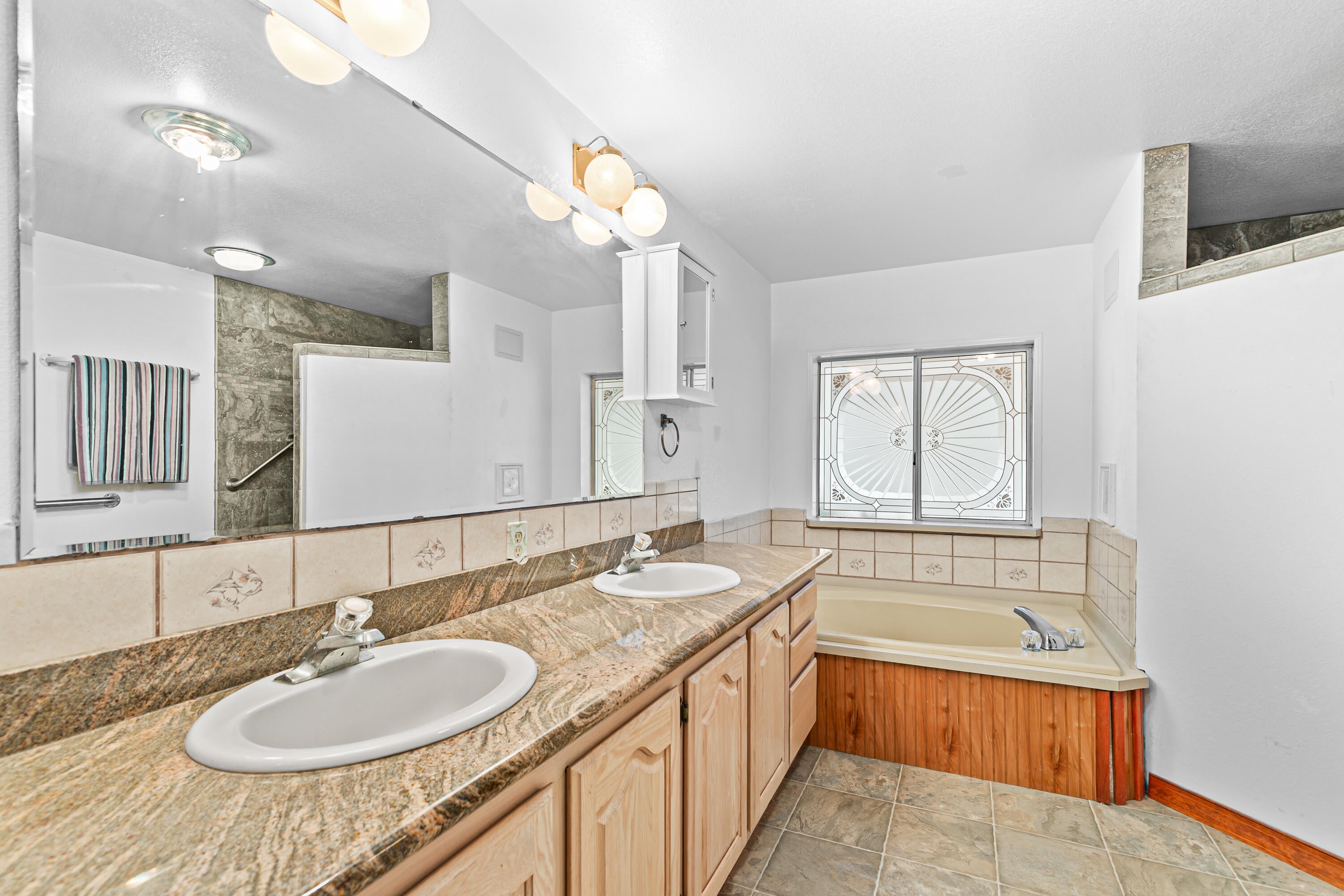 3610 Pleasant Creek Road Rogue River, OR 97537 - Photo 60 of 110 House 2 Primary Bathroom
