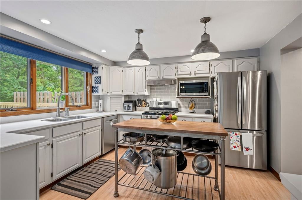 203 Rockingham Road Pittsburgh, PA 15238 - Photo 7 of 32 Gallery Image 7