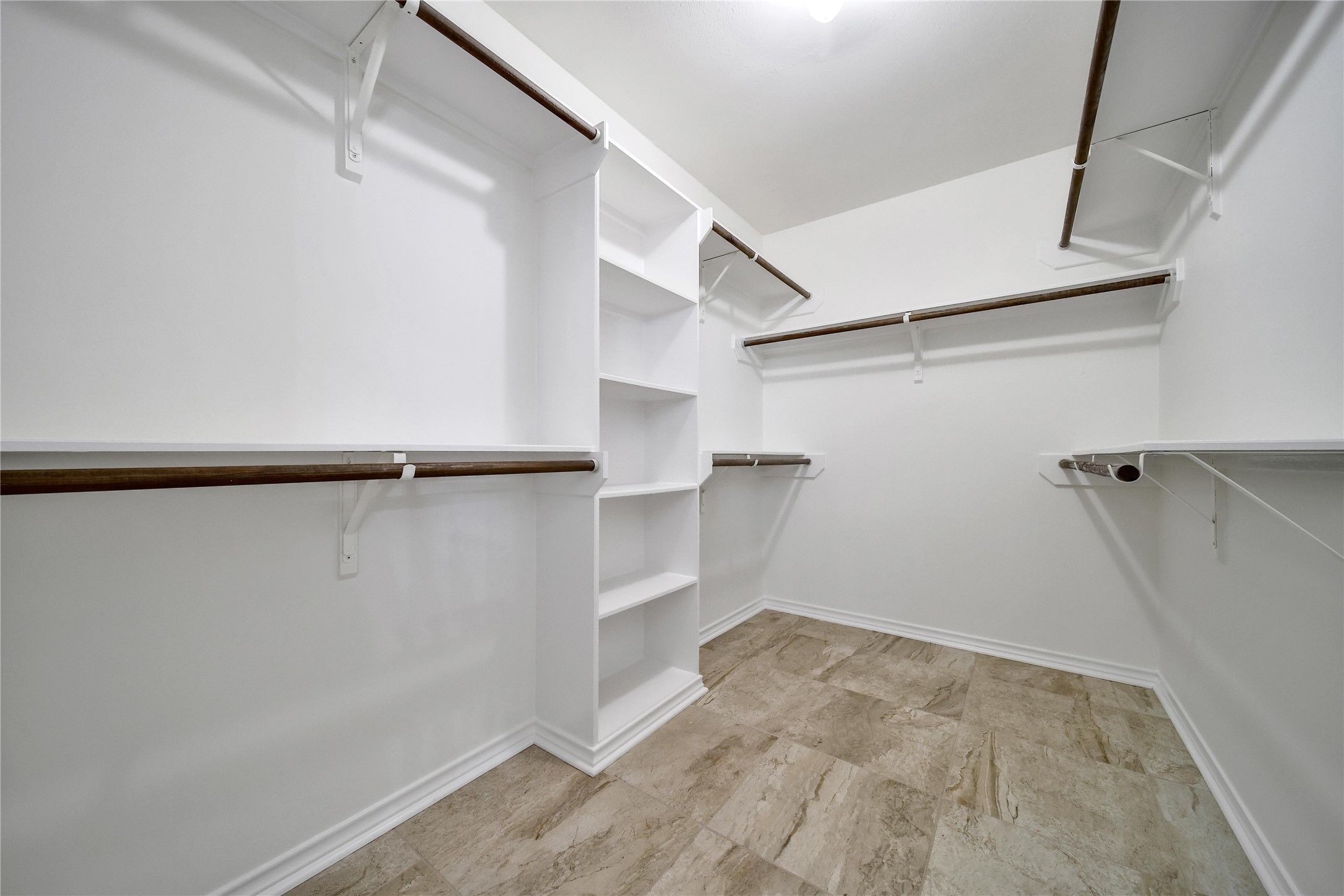 714 Stubbs Bend Drive Rosenberg, TX 77469 - Photo 17 of 38 Primary Walk In Closet