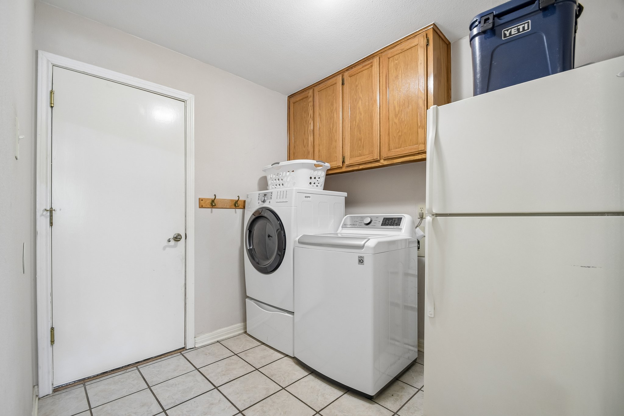 3902 Denim Trail Austin, TX 78739 - Photo 22 of 40 Large laundry room with garage access