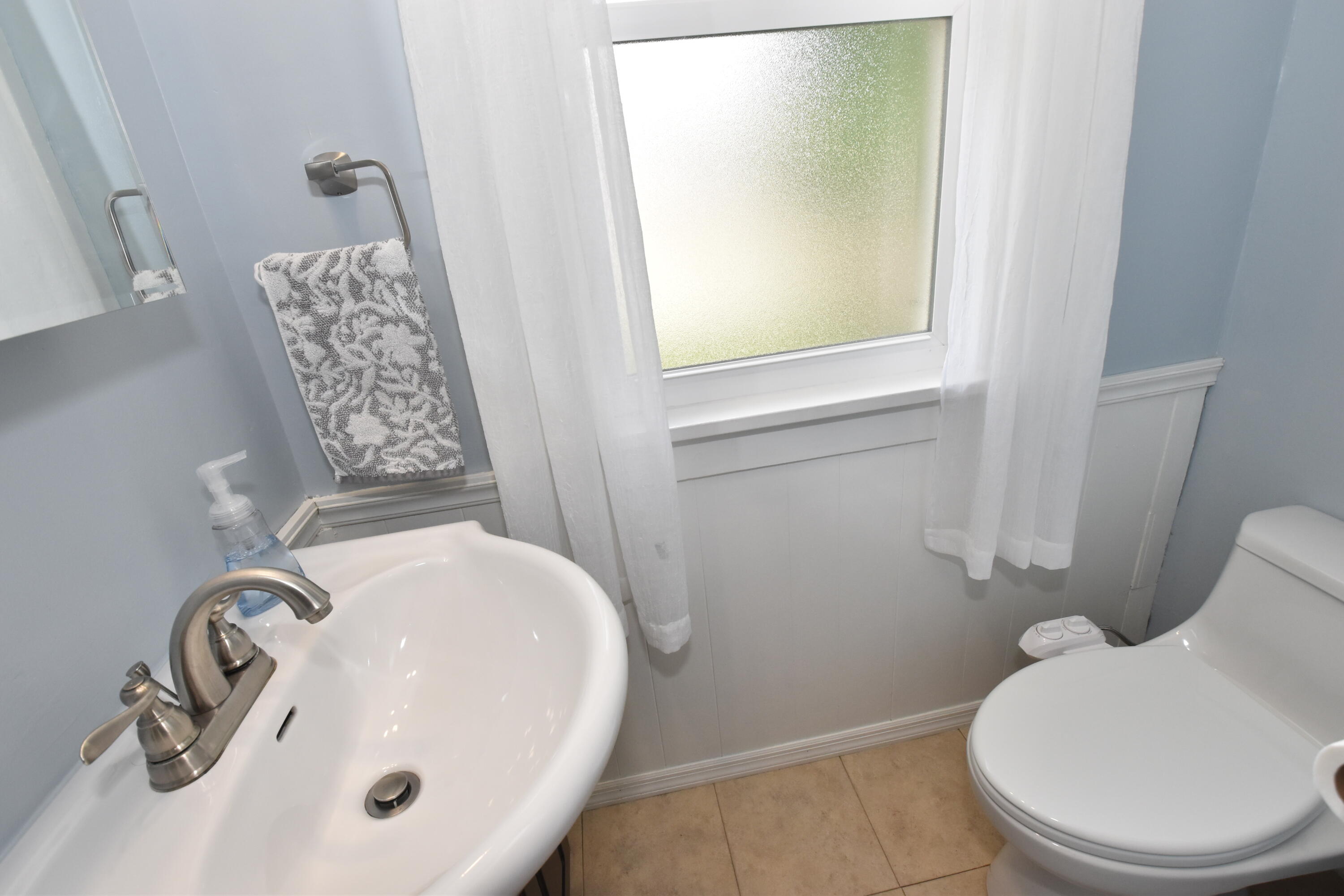 1224 West Lawn Avenue Racine, WI 53405 - Photo 28 of 46 Bath