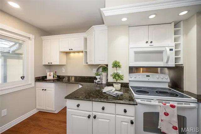 $244,500 | 847 Knickerbacker Drive, Manchester, MO 63021