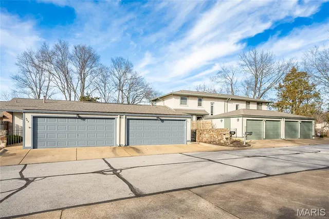 $244,500 | 847 Knickerbacker Drive, Manchester, MO 63021