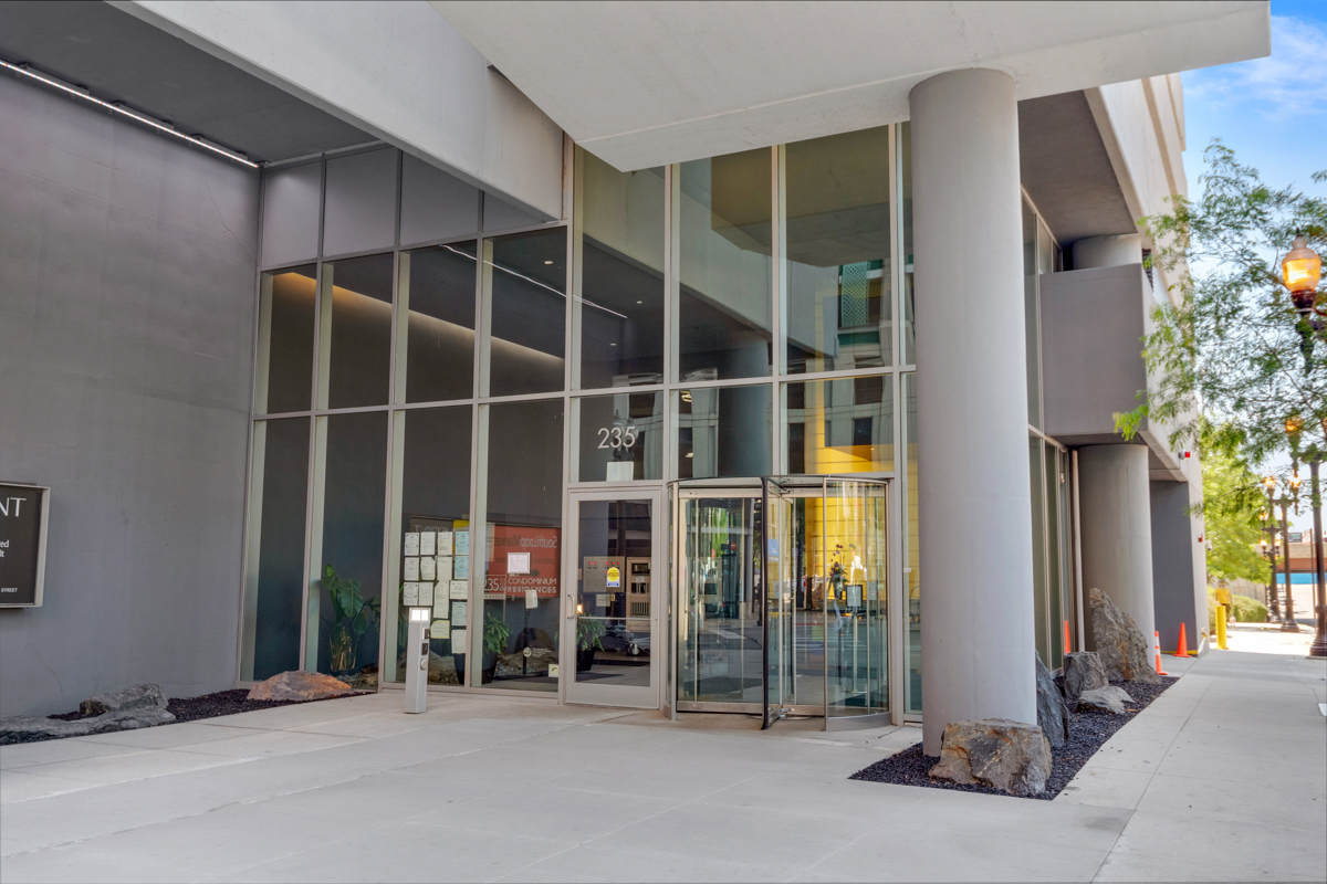 235 West Van Buren Street, Unit 3708 Chicago, IL 60607 - Photo 2 of 15