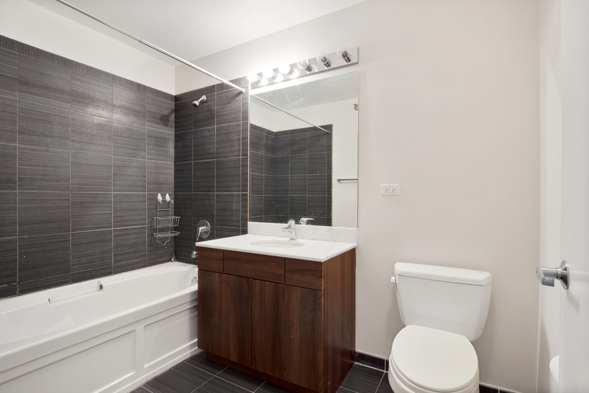 235 West Van Buren Street, Unit 3708 Chicago, IL 60607 - Photo 11 of 15