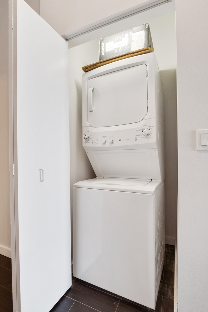 235 West Van Buren Street, Unit 3708 Chicago, IL 60607 - Photo 12 of 15