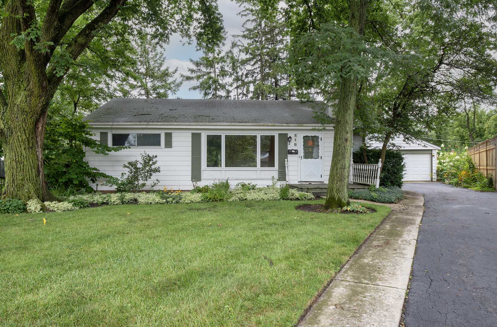 218 Parkview Road Glenview, IL 60025 - Photo 1 of 24 Gallery Image 1