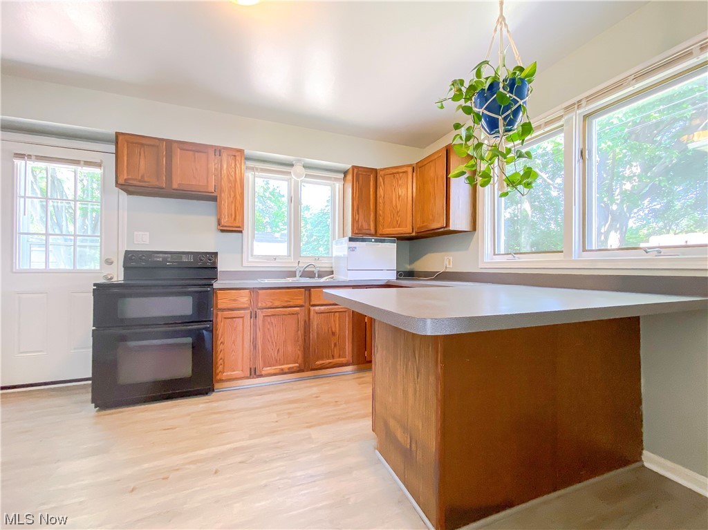 5993 Chapel Road Madison, OH 44057 - Photo 9 of 24 Eat-in Kitchen