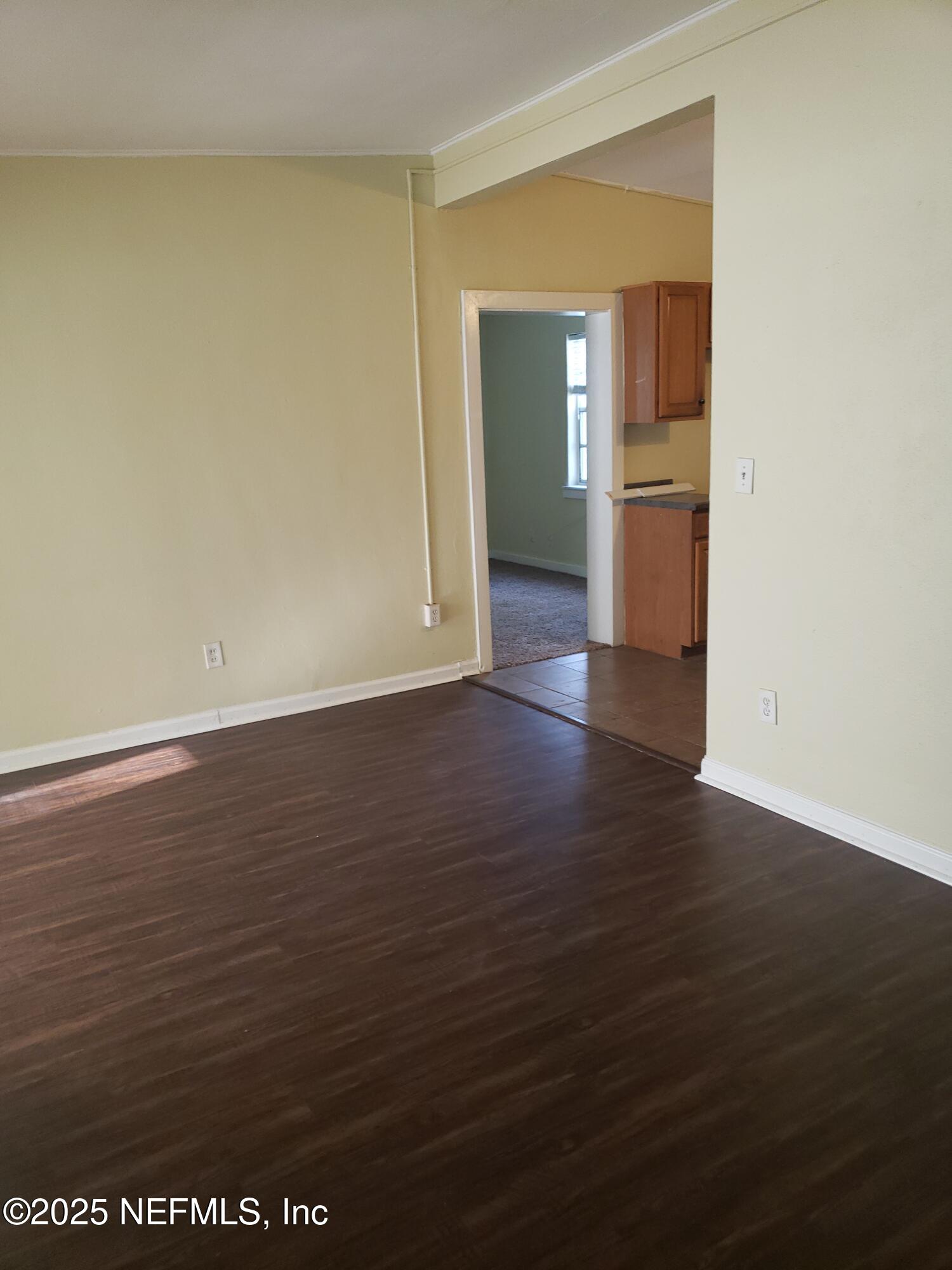 5811 Geranium Road Jacksonville, FL 32209 - Photo 2 of 29 Living room