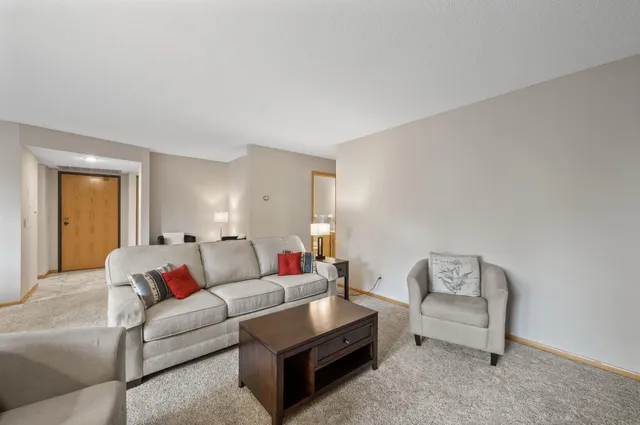 $185,000 | 14575 Burma Avenue West, Unit 205, Rosemount, MN 55068