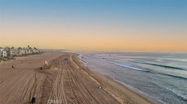 $6,000,000 | 16902-16910 Pacific Coast Highway, Sunset Beach, CA 90742