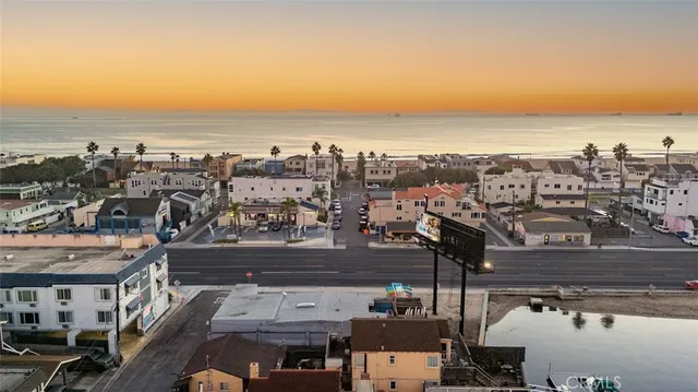 $6,000,000 | 16902-16910 Pacific Coast Highway, Sunset Beach, CA 90742