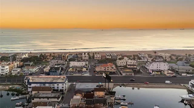 $6,000,000 | 16902-16910 Pacific Coast Highway, Sunset Beach, CA 90742