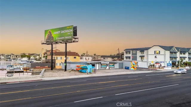 $6,000,000 | 16902-16910 Pacific Coast Highway, Sunset Beach, CA 90742