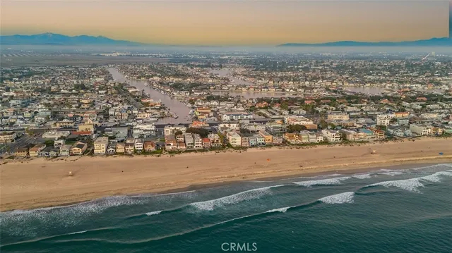 $6,000,000 | 16902-16910 Pacific Coast Highway, Sunset Beach, CA 90742