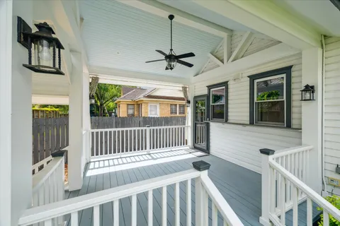 $899,900 | 208 East 12th Street, Houston, TX 77008