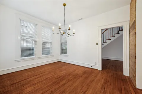 $899,900 | 208 East 12th Street, Houston, TX 77008