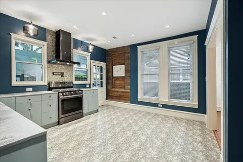 $899,900 | 208 East 12th Street, Houston, TX 77008