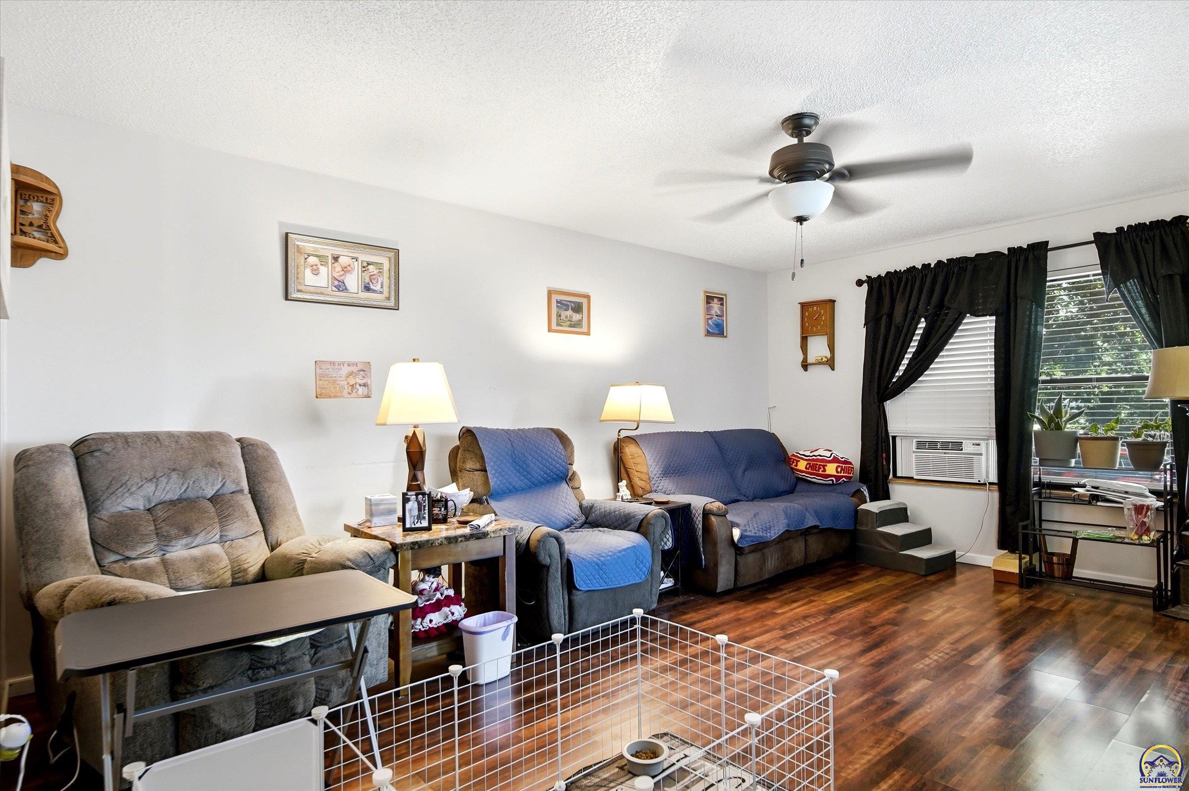923 Southeast Wood Street Topeka, KS 66607 - Photo 14 of 23