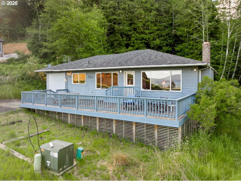302 Holly Avenue Garibaldi, OR 97118 - Photo 2 of 38