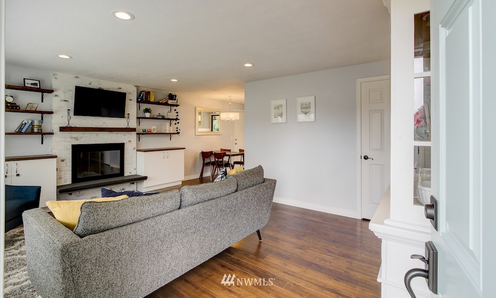 2211 178th Street Southeast Bothell, WA 98012 - Photo 3 of 22