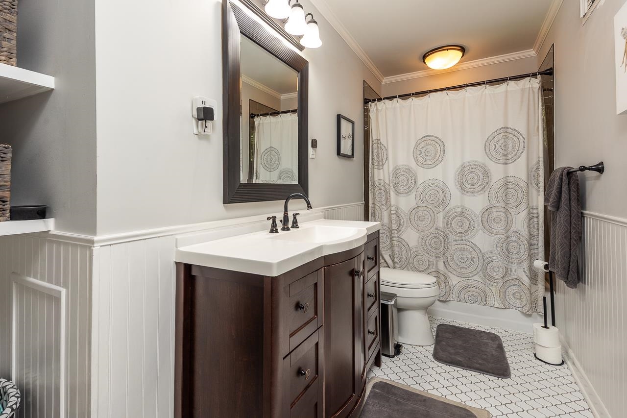 5681 Normandy Road Memphis, TN 38120 - Photo 9 of 22 a bathroom with a sink toilet and shower