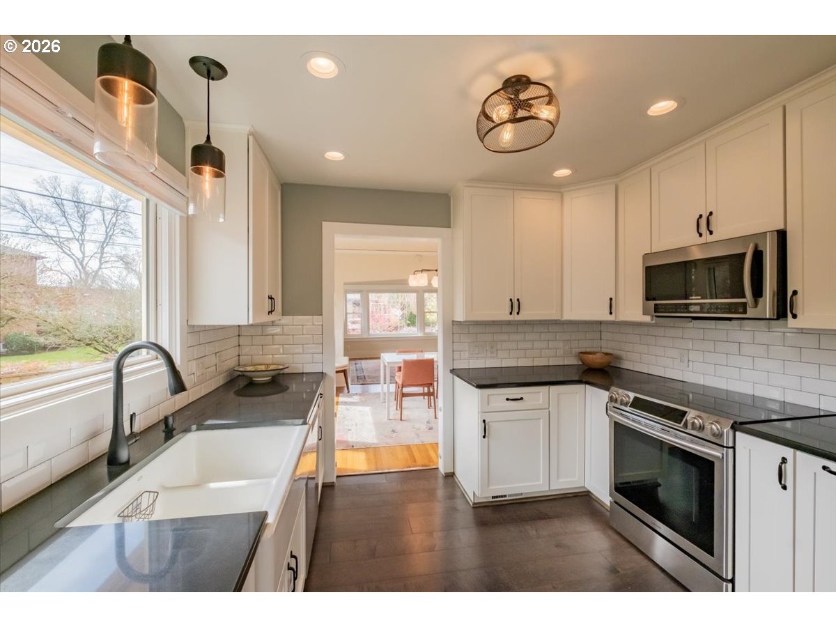 1905 Southeast Division Street Portland, OR 97214 - Photo 11 of 47