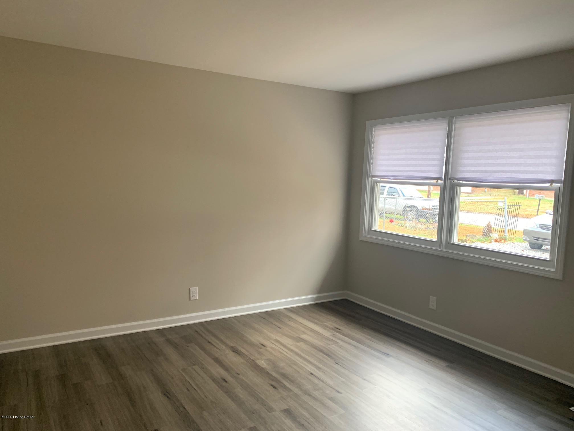 5421 Ripple Lane Louisville, KY 40218 - Photo 3 of 12 Living Room 2